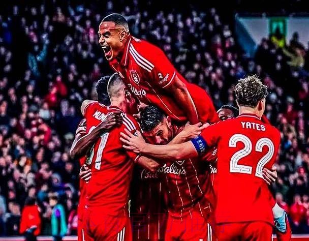 又一场3-0!英超54岁名帅力挽狂澜:7场4胜 带队双线狂奔 又一场3-0!英超54岁名帅力挽狂澜:7场4胜 带队双线狂奔